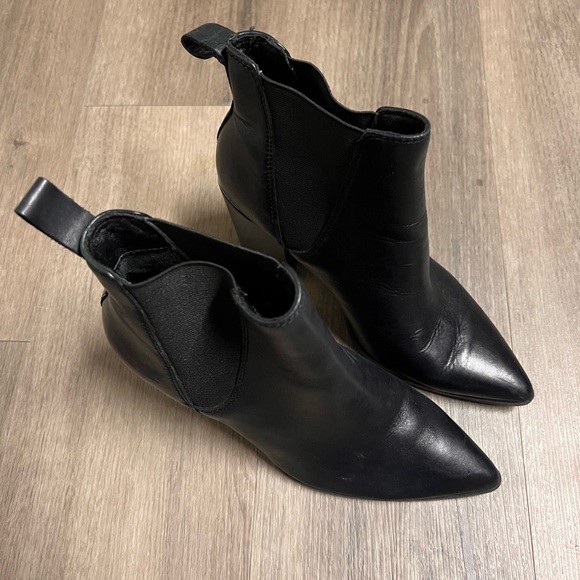 Steve Madden Black Leather Chelsea Boots - Picture 4 of 6